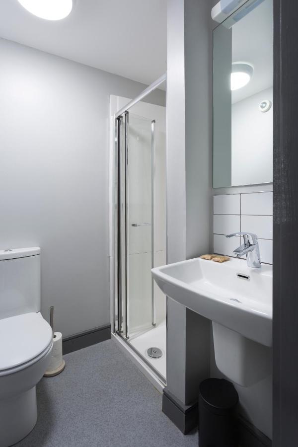 Bank Square Town House Hotel Белфаст Екстериор снимка